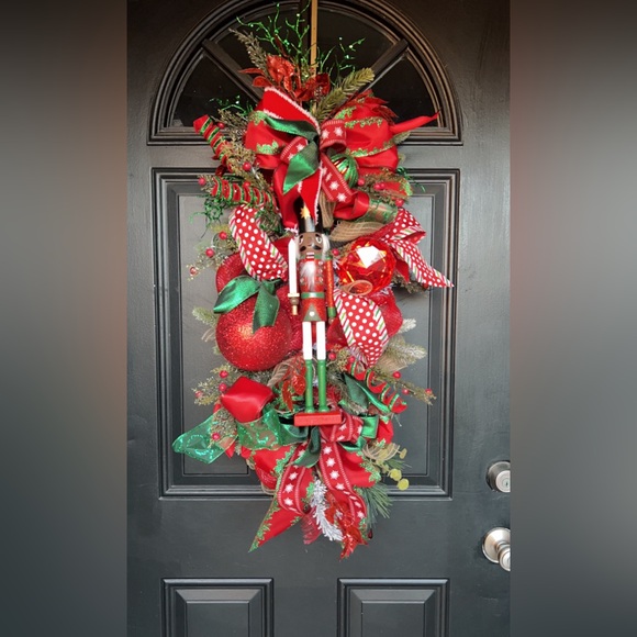 Beautiful Nutcracker Swag ❤️💚 - Picture 3 of 5